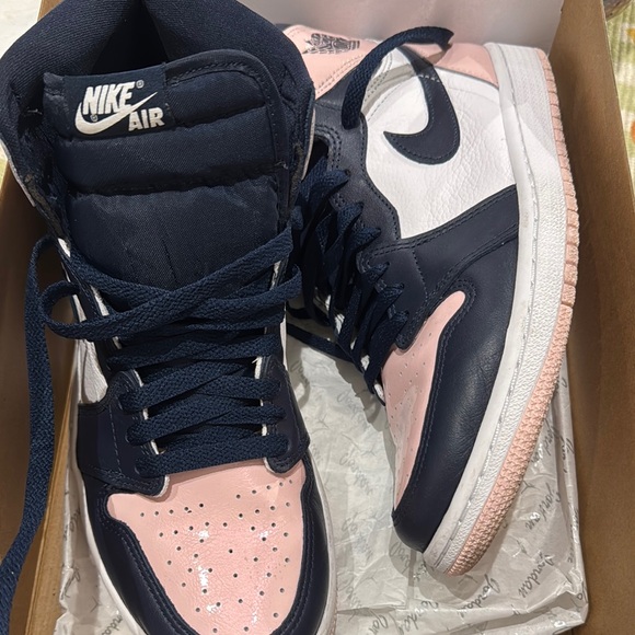 Jordan Pink and White Sneakers Classic Design - Picture 2 of 3